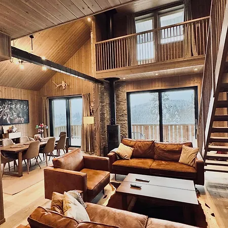 Holiday Cabin With Hot Tub And Billiard Table