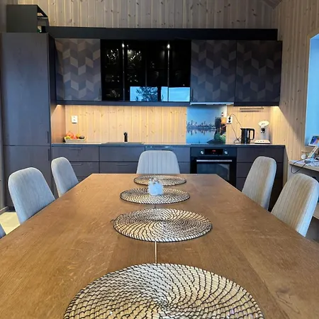 With Hot Tub And Billiard Table * Dokka