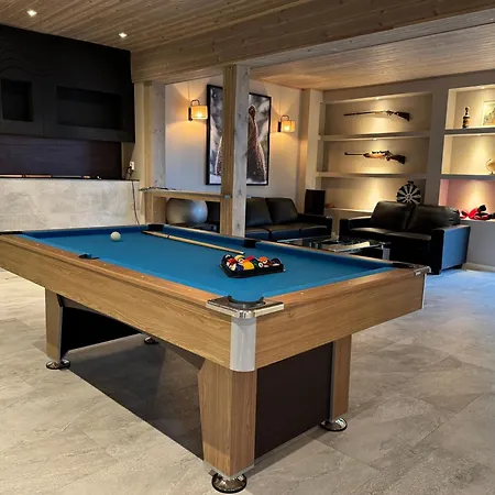 Holiday Cabin With Hot Tub And Billiard Table Villa *