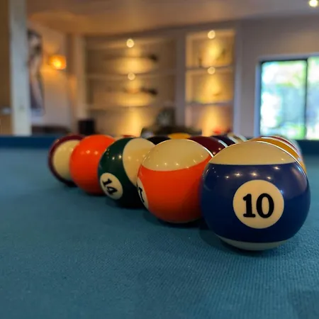Villa Holiday Cabin With Hot Tub And Billiard Table *
